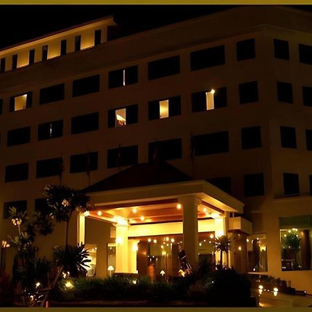 Sri U-Thong Grand Hotel Suphan Buri Exterior photo