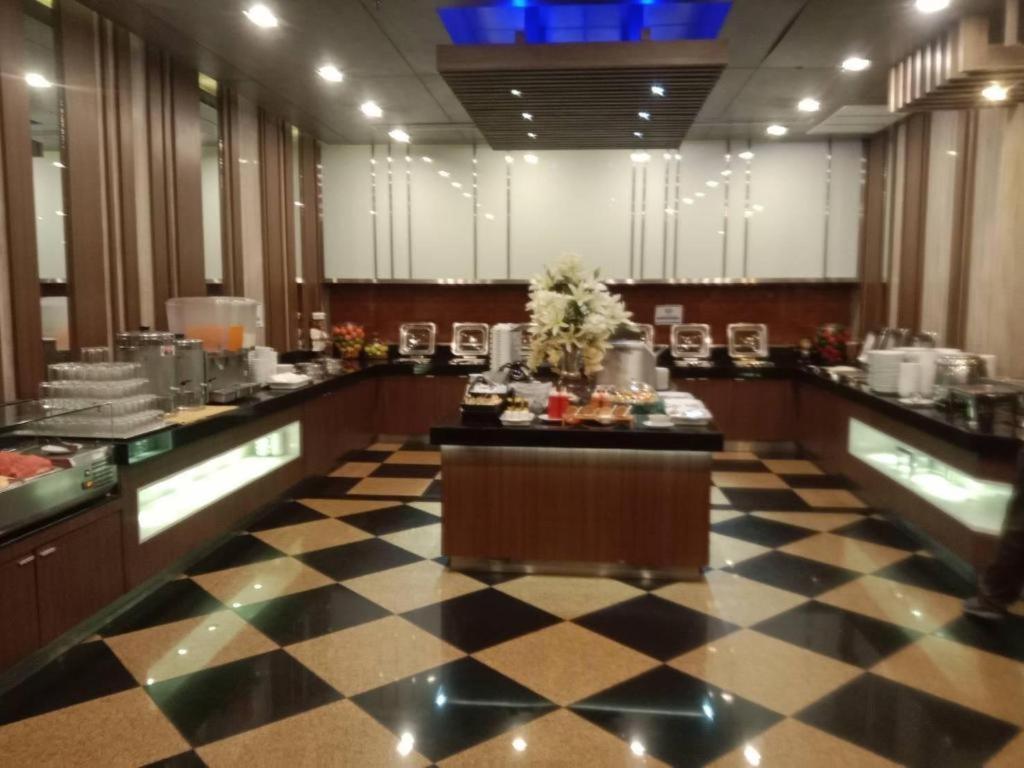 Sri U-Thong Grand Hotel Suphan Buri Exterior photo