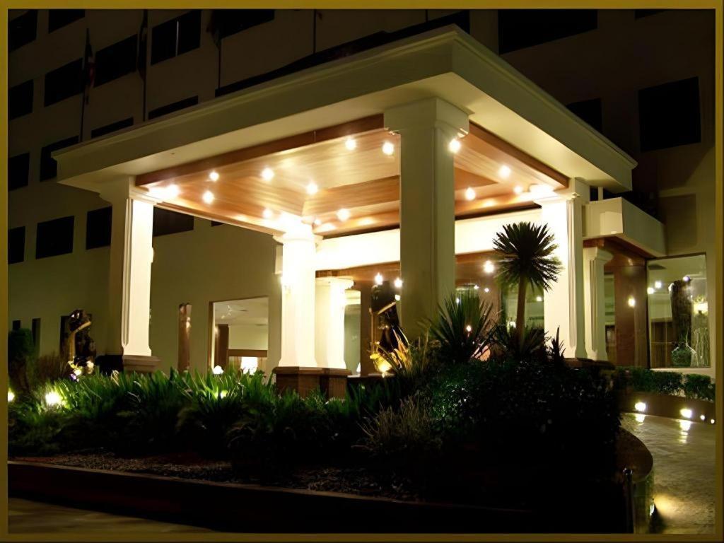 Sri U-Thong Grand Hotel Suphan Buri Exterior photo