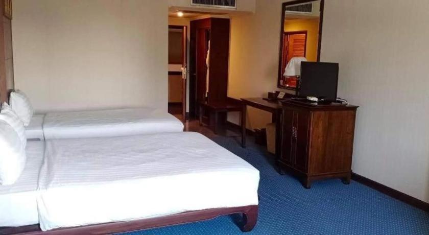 Sri U-Thong Grand Hotel Suphan Buri Exterior photo