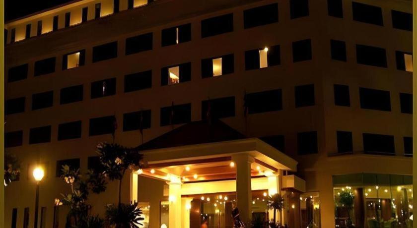 Sri U-Thong Grand Hotel Suphan Buri Exterior photo