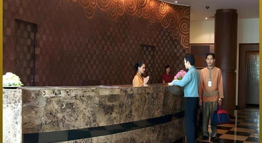 Sri U-Thong Grand Hotel Suphan Buri Exterior photo
