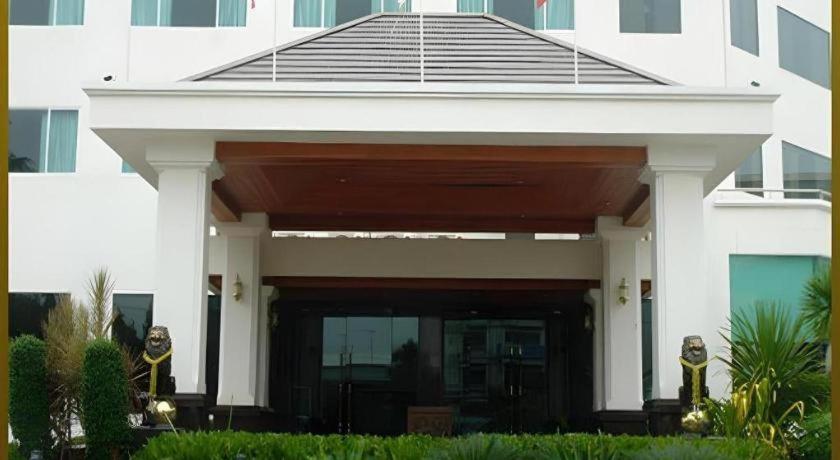 Sri U-Thong Grand Hotel Suphan Buri Exterior photo