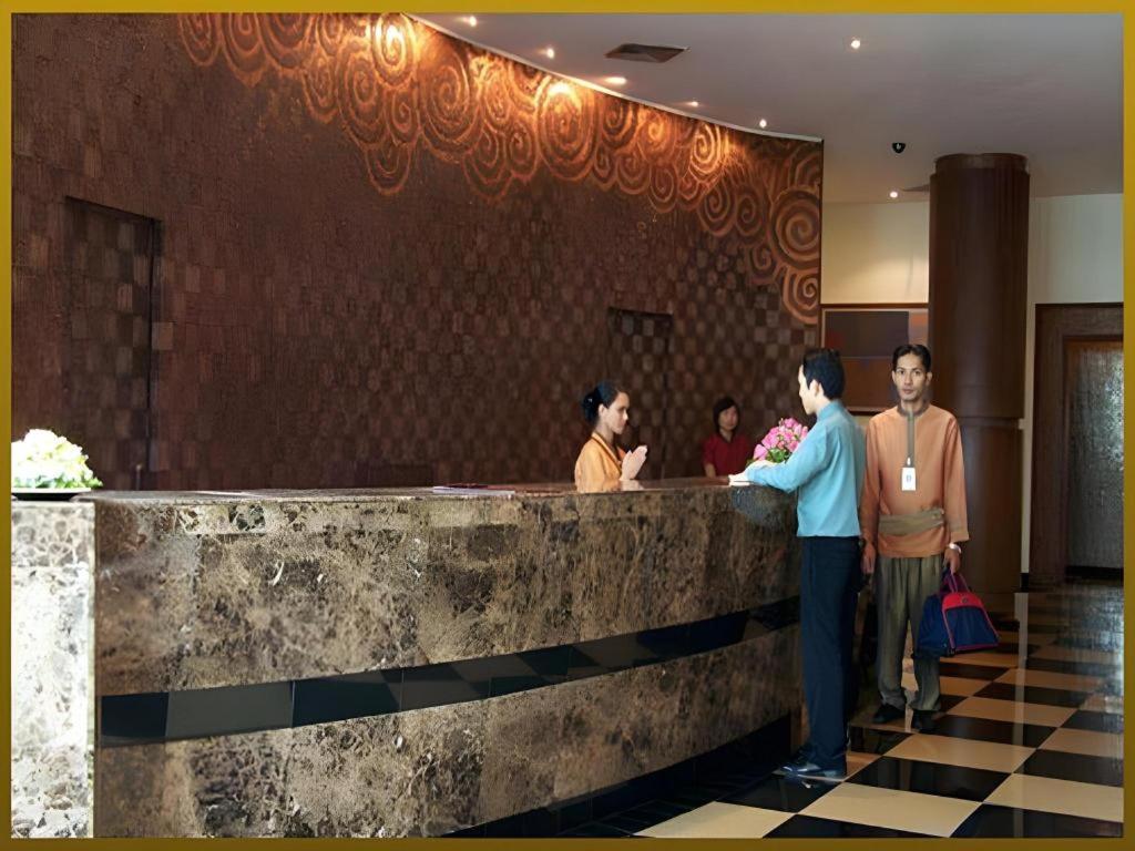 Sri U-Thong Grand Hotel Suphan Buri Exterior photo