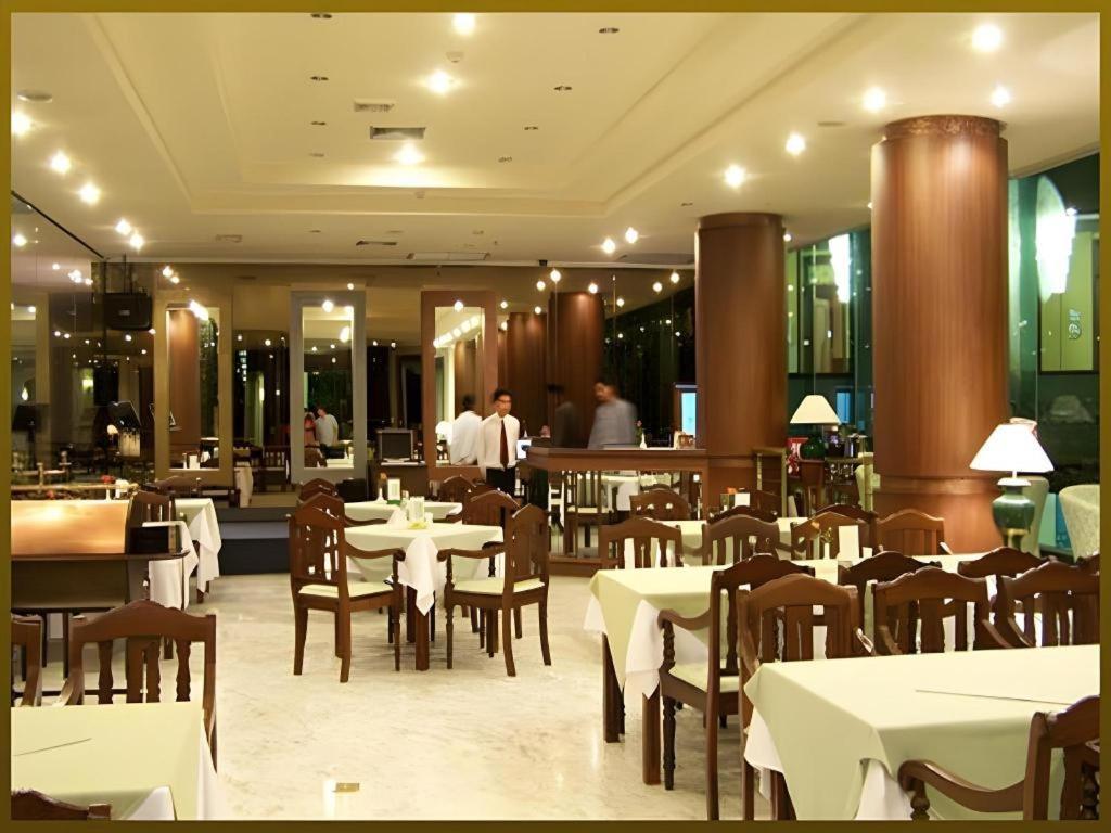 Sri U-Thong Grand Hotel Suphan Buri Exterior photo
